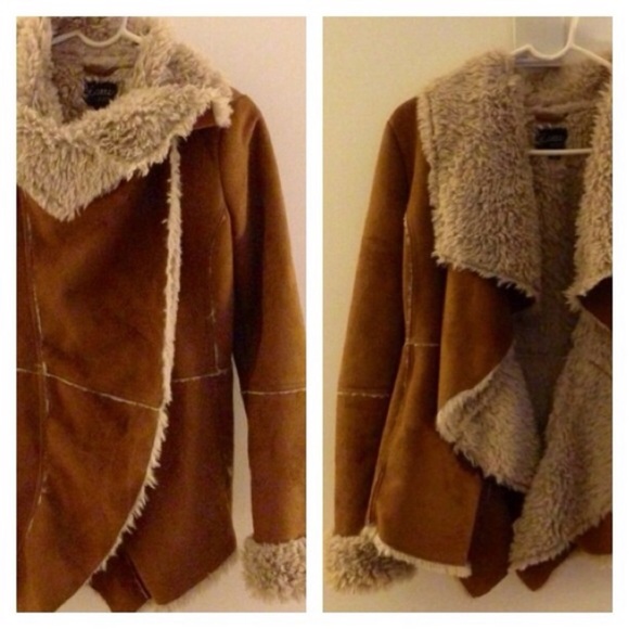 ❗️MAKE OFFER❗️(NWOT) Cascading FauxFur Winter Coat - Picture 5 of 8